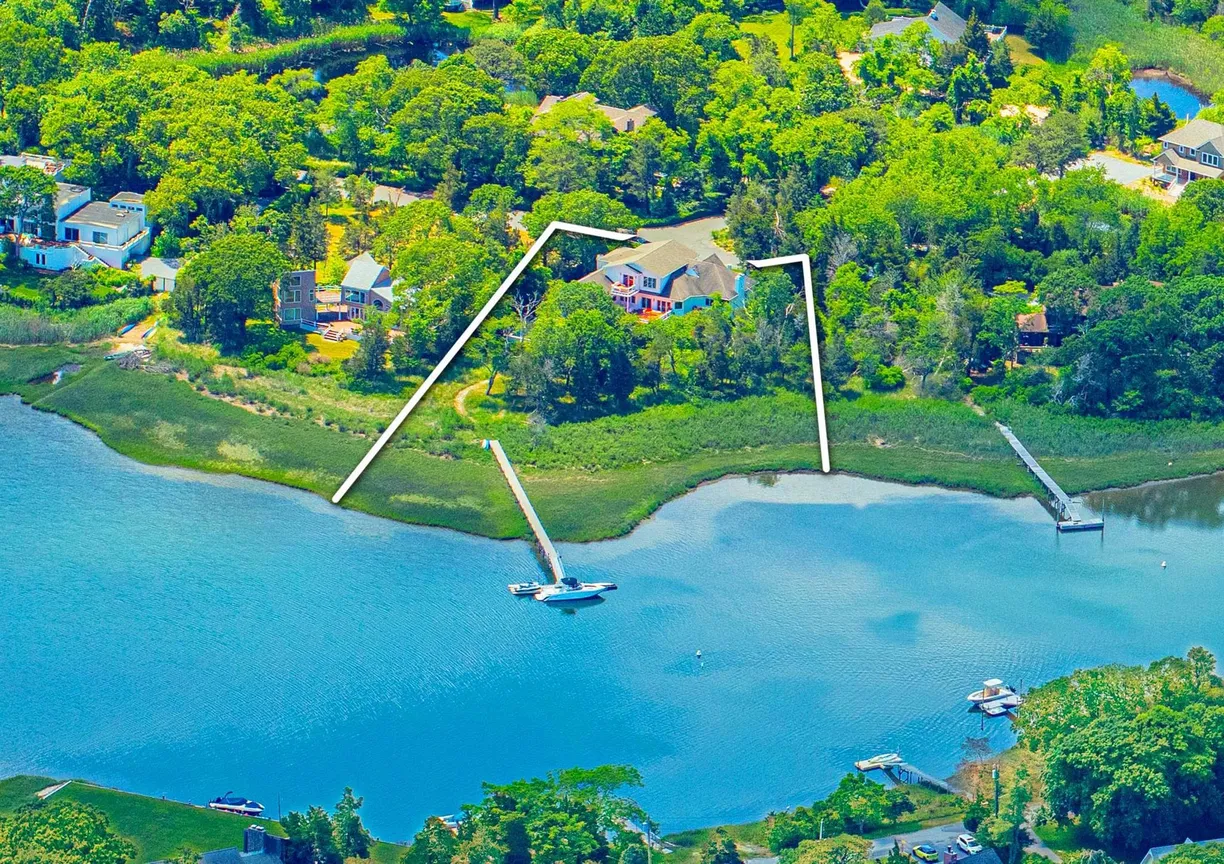 The Hamptons Real Estate | View 16 Duckwood Lane | Listing