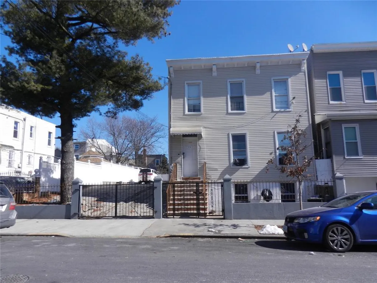 New York City Real Estate | View 203 Essex Street | 6 Beds, 2 Baths