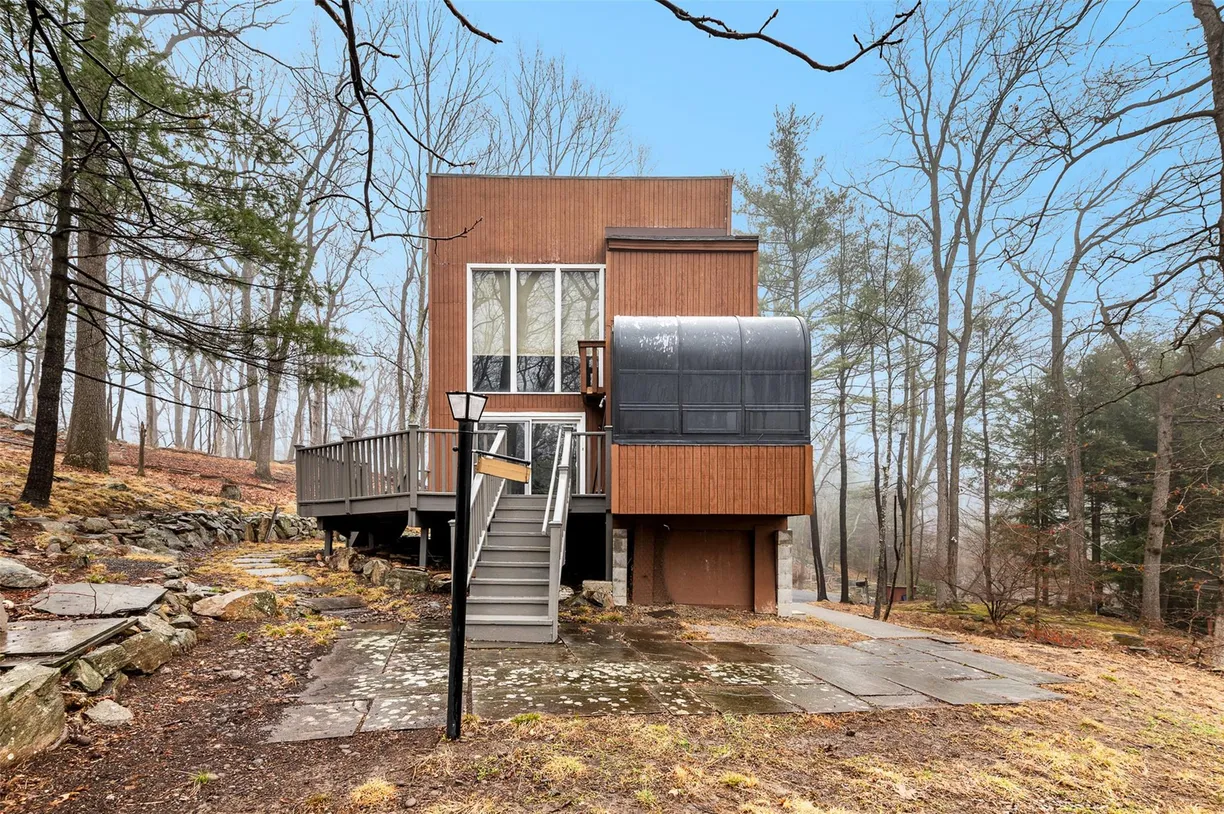 Rockland/Orange/NJ Real Estate | View 2 Lookout Place | 2 Beds, 1 Bath