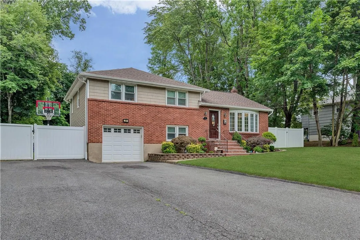 Rockland/Orange/NJ Real Estate | View 8 Birchwood Terrace | Listing