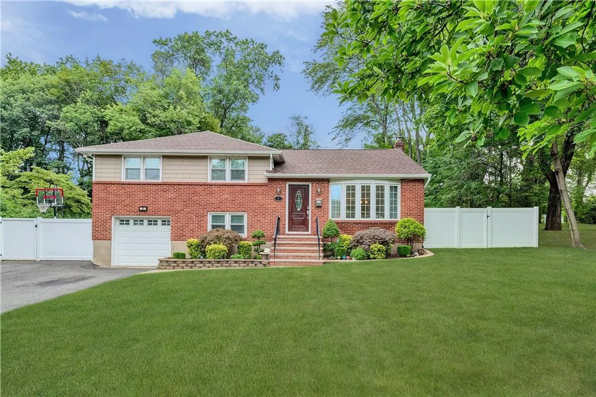 Rockland/Orange/NJ Real Estate | View 8 Birchwood Terrace | 3 Beds, 2 Baths