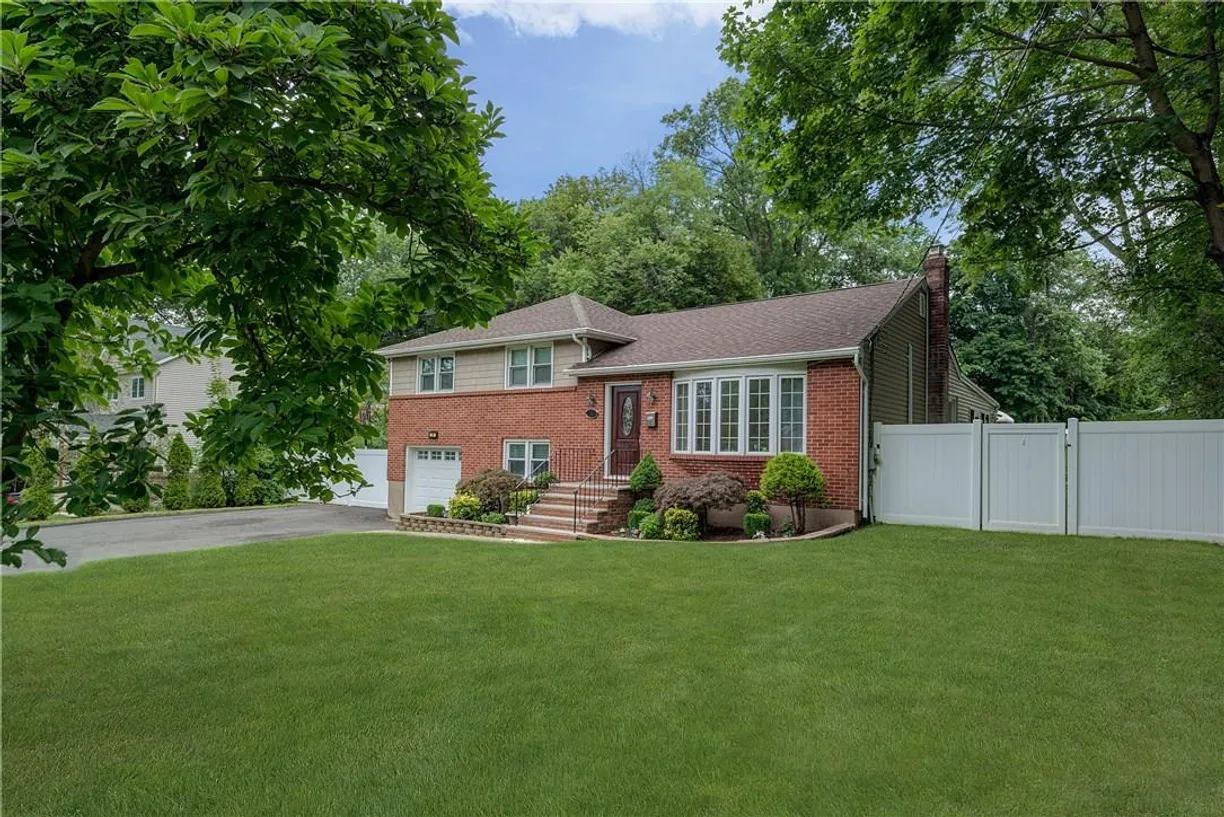 Rockland/Orange/NJ Real Estate | View 8 Birchwood Terrace | Listing