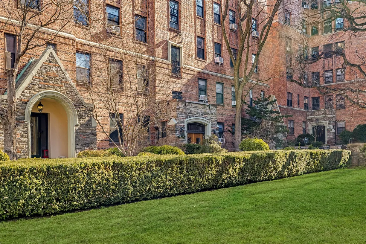 Westchester Real Estate | View 840 Bronx River Road, 4B | Listing