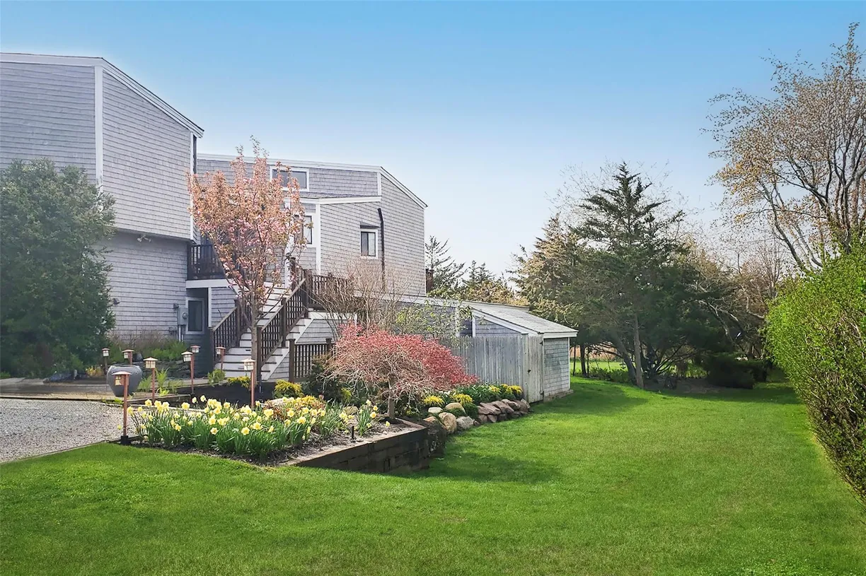The Hamptons Real Estate | View 29 Stillwaters Lane | Listing