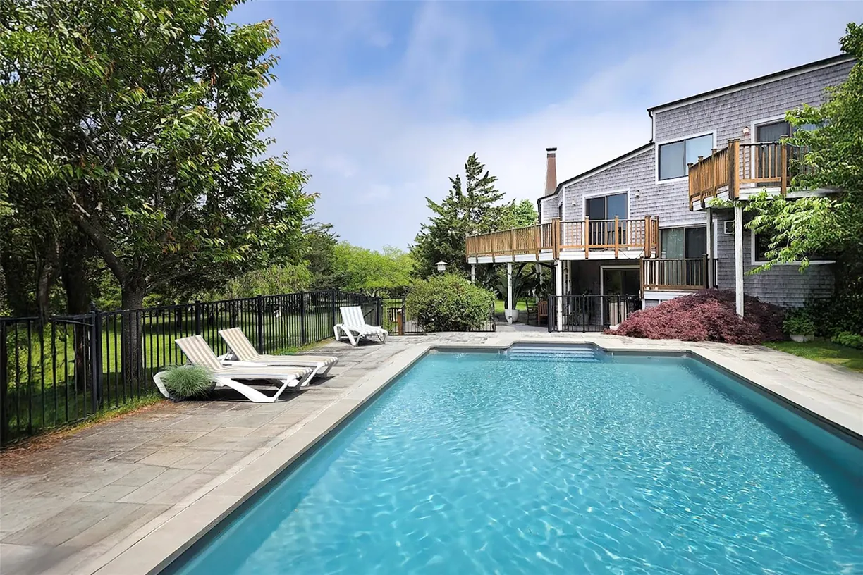 The Hamptons Real Estate | View 29 Stillwaters Lane | 4 Beds, 3 Baths