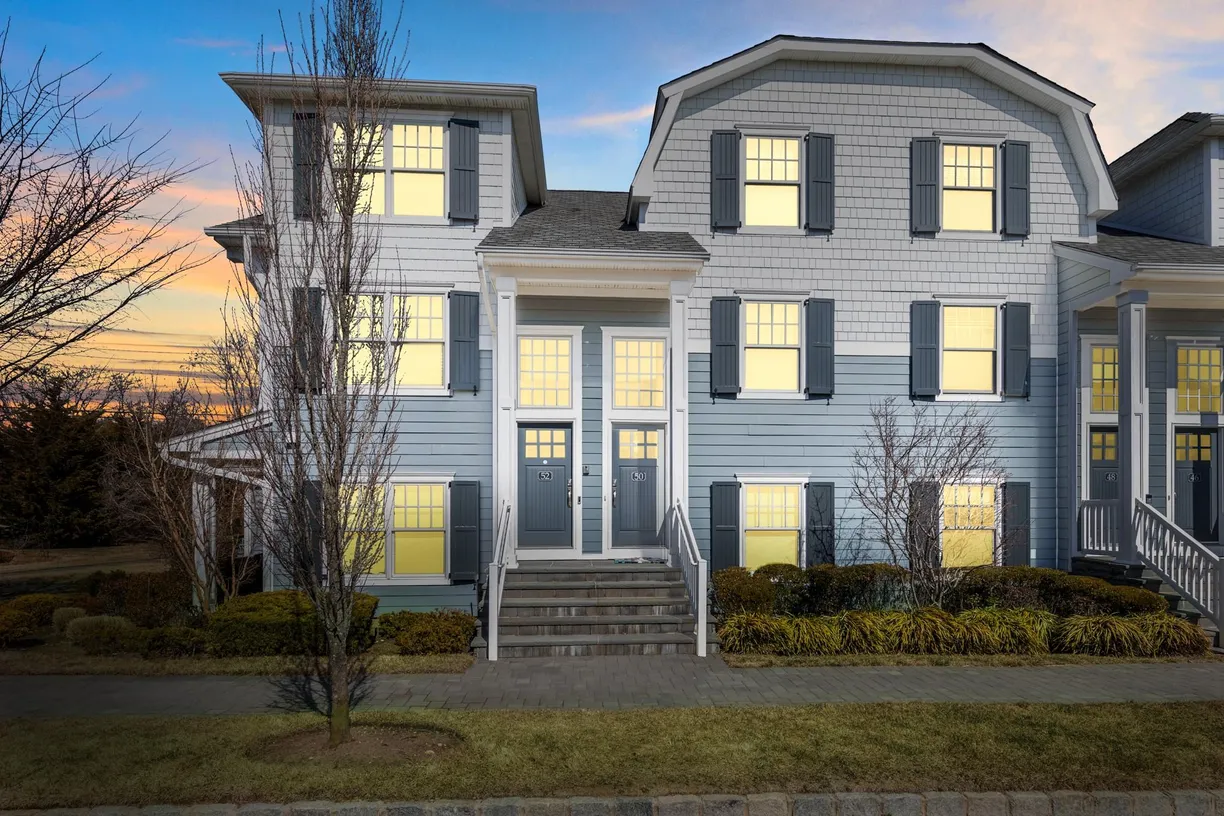 The Hamptons Real Estate | View 52 Village Green Drive | 2 Beds, 1 Bath