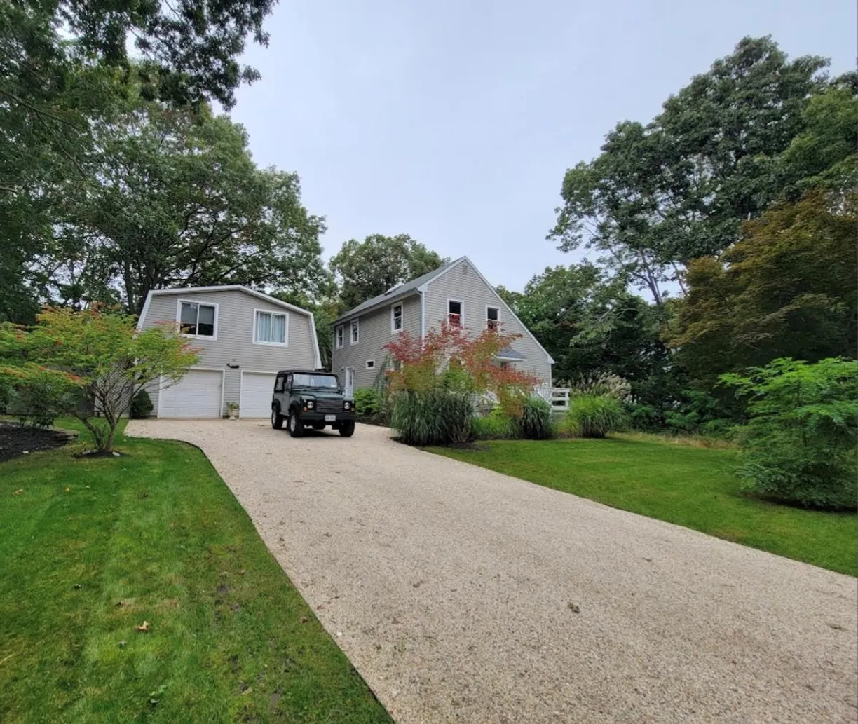The Hamptons Real Estate | View 33 Whalers Drive | 3 Beds, 3 Baths