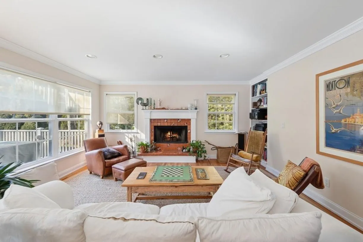 The Hamptons Real Estate | View 24 Clamshell Avenue | 3 Beds, 2 Baths