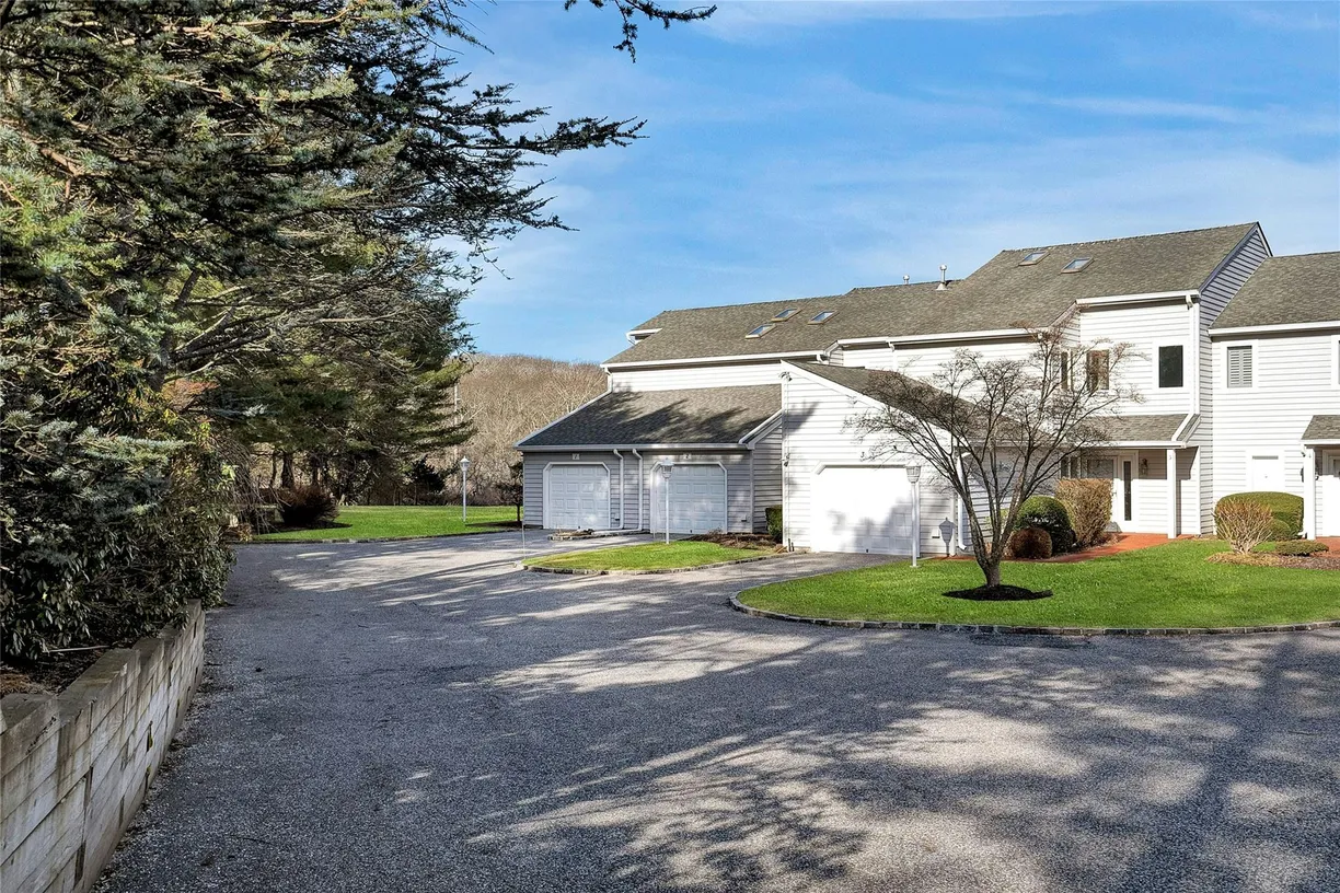 The Hamptons Real Estate | View 34 Montauk Highway, 2 | Listing