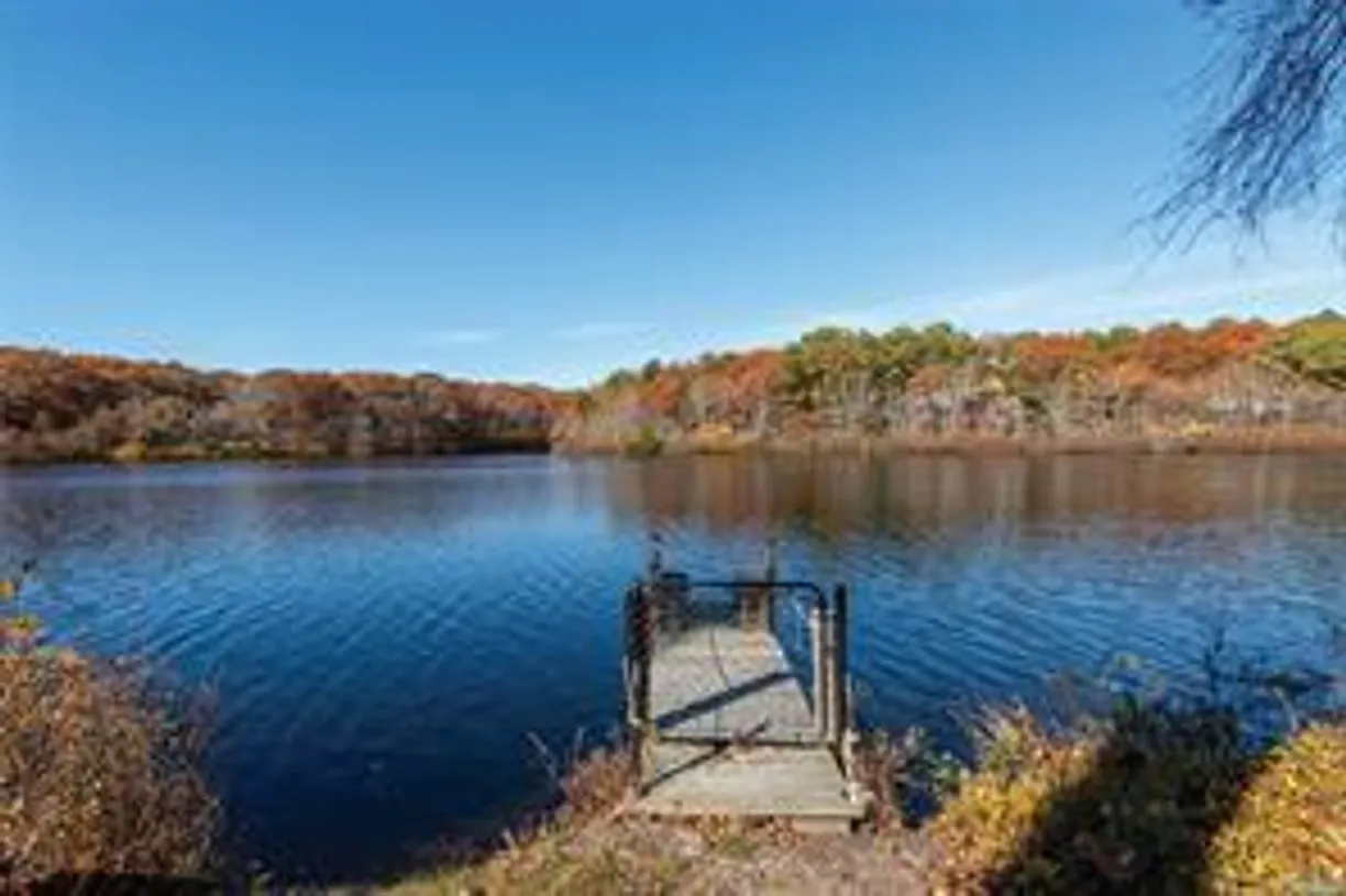 The Hamptons Real Estate | View 34 Montauk Highway, 2 | 2 Beds, 2 Baths