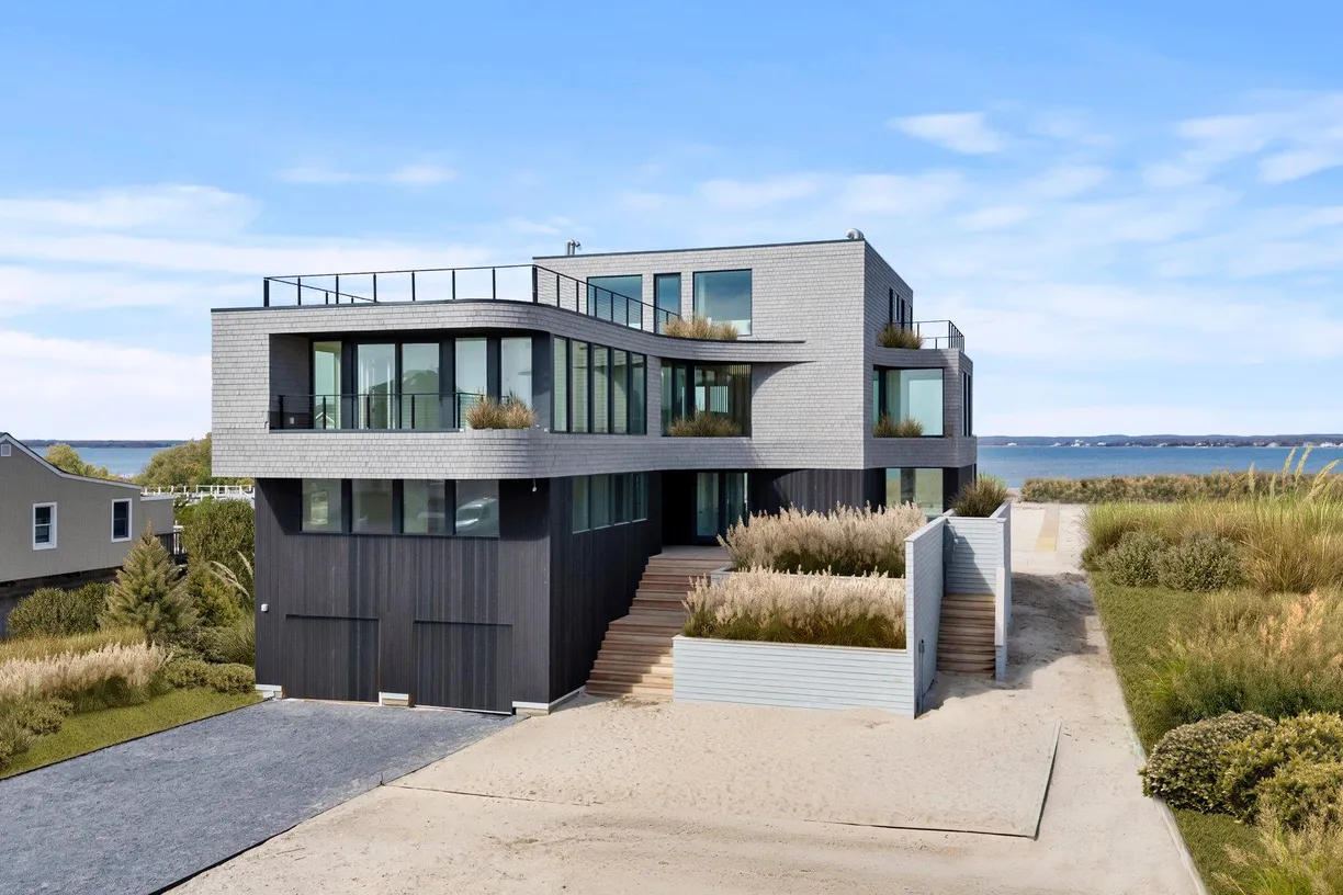 The Hamptons Real Estate | View 780 Dune Road | 7 Beds, 7 Baths