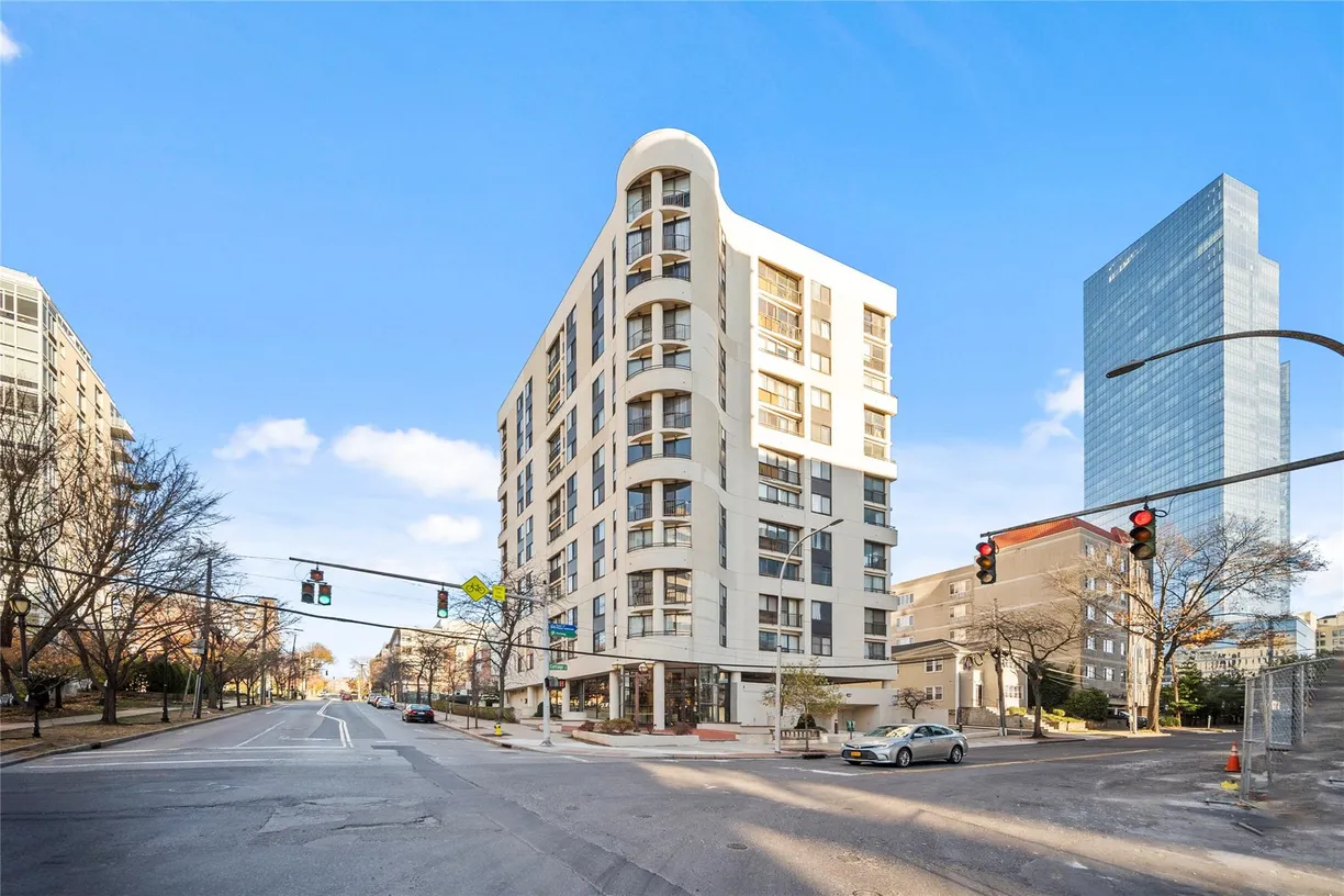 Westchester Real Estate | View 10 Cottage Place, 6F | 1 Bed, 1 Bath