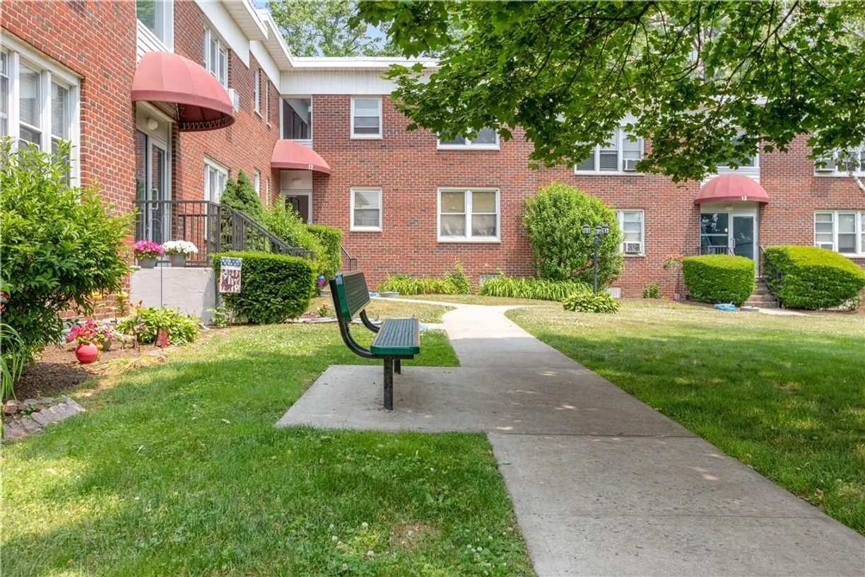 Westchester Real Estate | View 11 Stokes Road, 2A | 1 Bed, 1 Bath