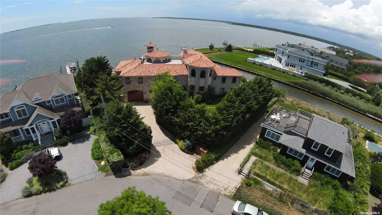 The Hamptons Real Estate | View 13 Seatuck Lane | Listing