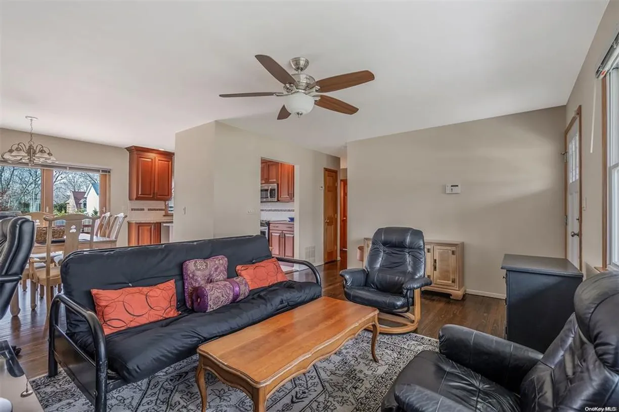The Hamptons Real Estate | View 168 W Tiana Road | Listing