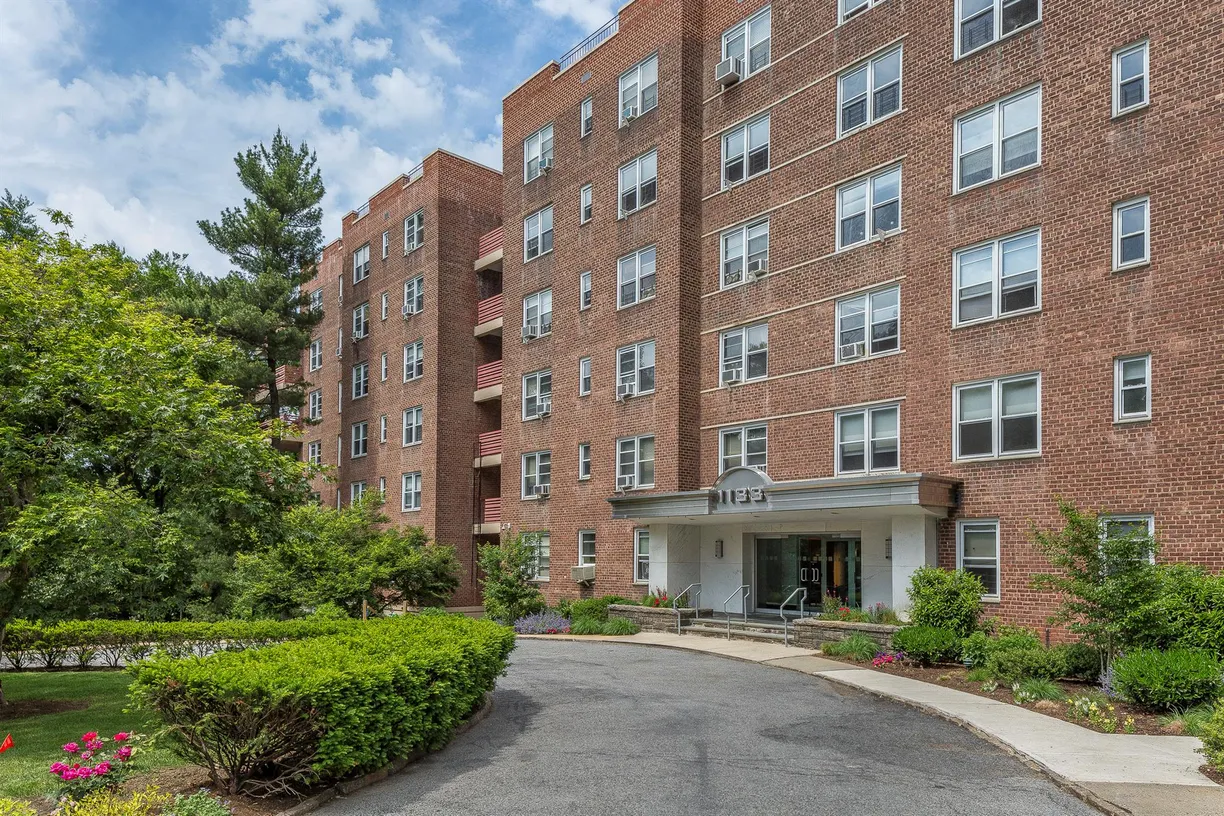 Westchester Real Estate | View 1133 Midland Avenue, 5G | 2 Beds, 2 Baths