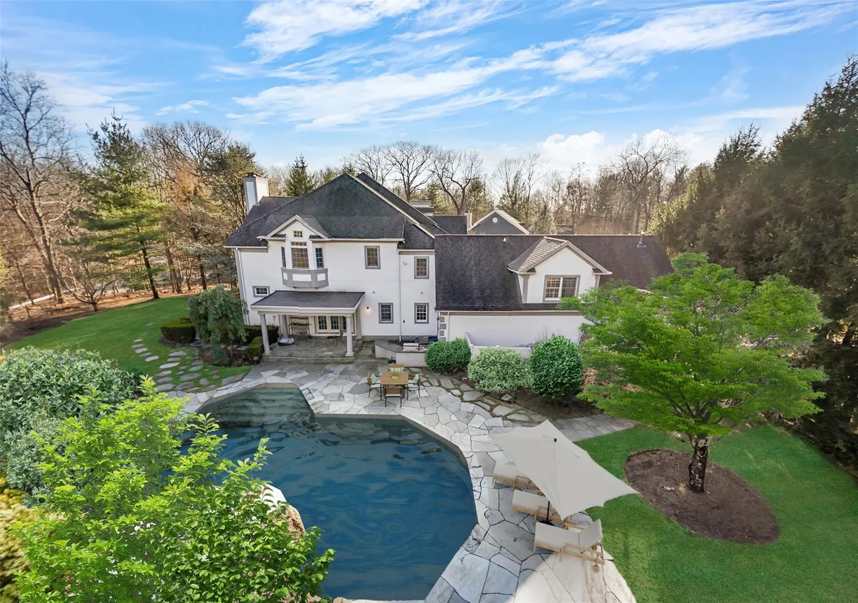Westchester Real Estate | View 2 Camden Court | 5 Beds, 5 Baths