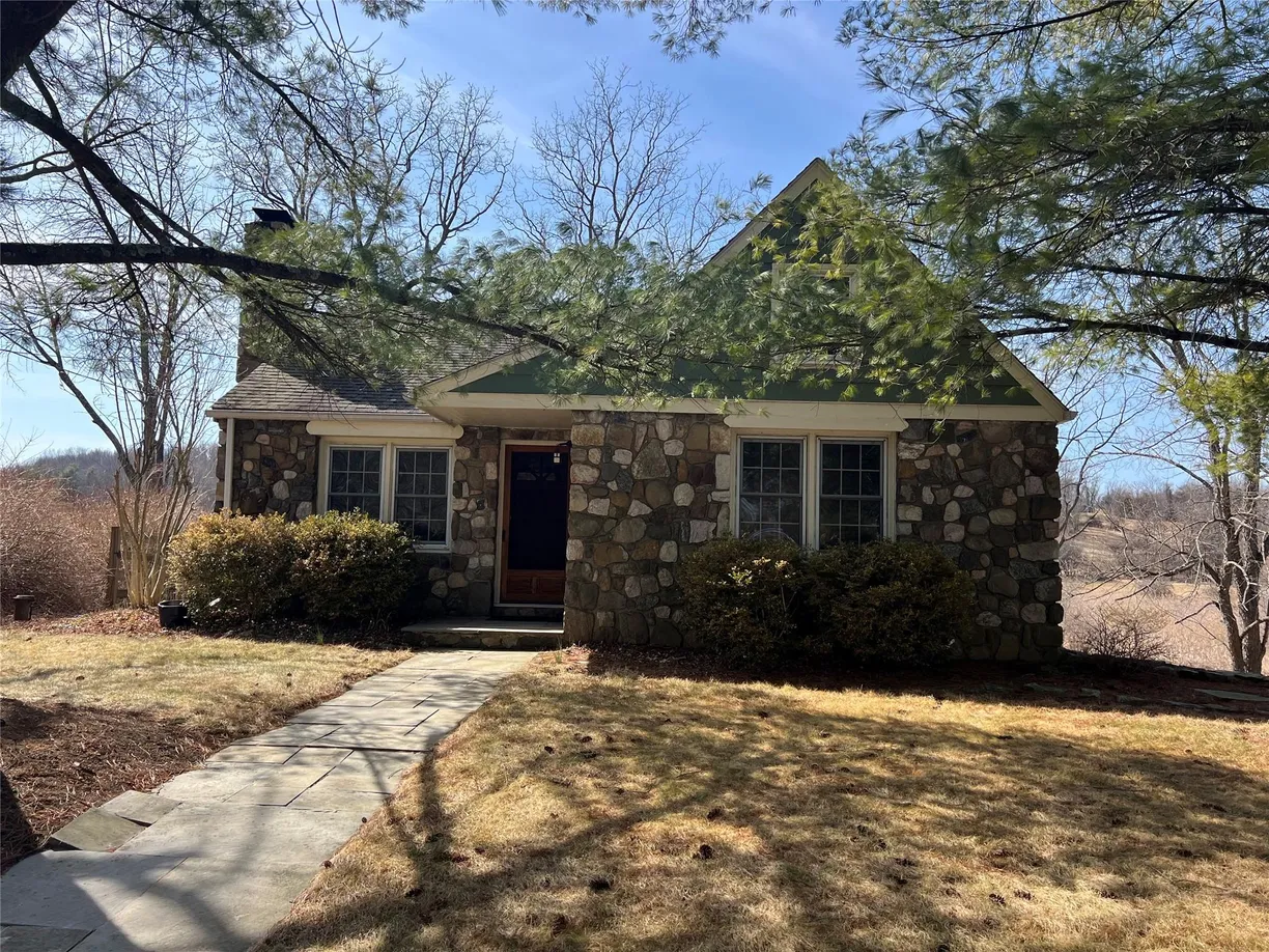 Rockland/Orange/NJ Real Estate | View 9 Little York Road | 2 Beds, 1 Bath