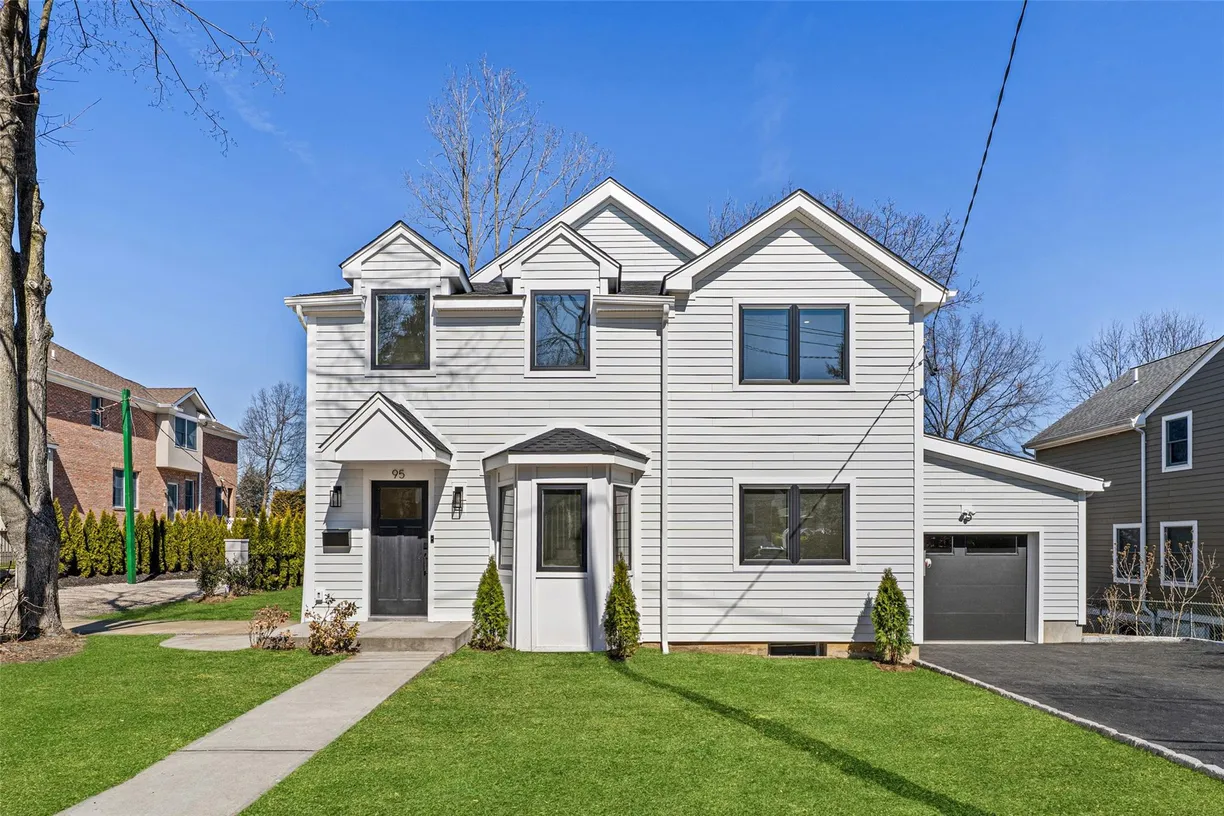 Westchester Real Estate | View 95 Tuckahoe Avenue | 3 Beds, 2 Baths