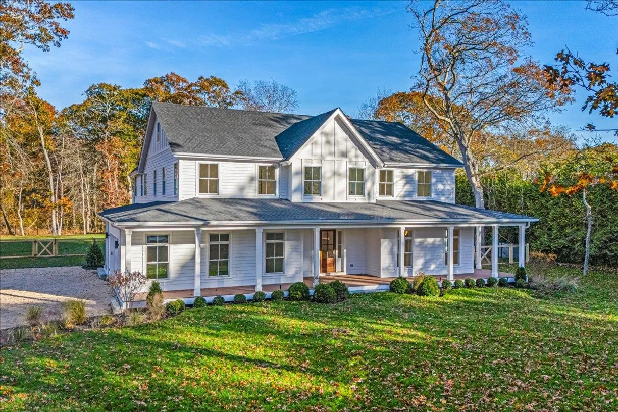 The Hamptons Real Estate | View 34 Jagger Lane | 5 Beds, 7 Baths