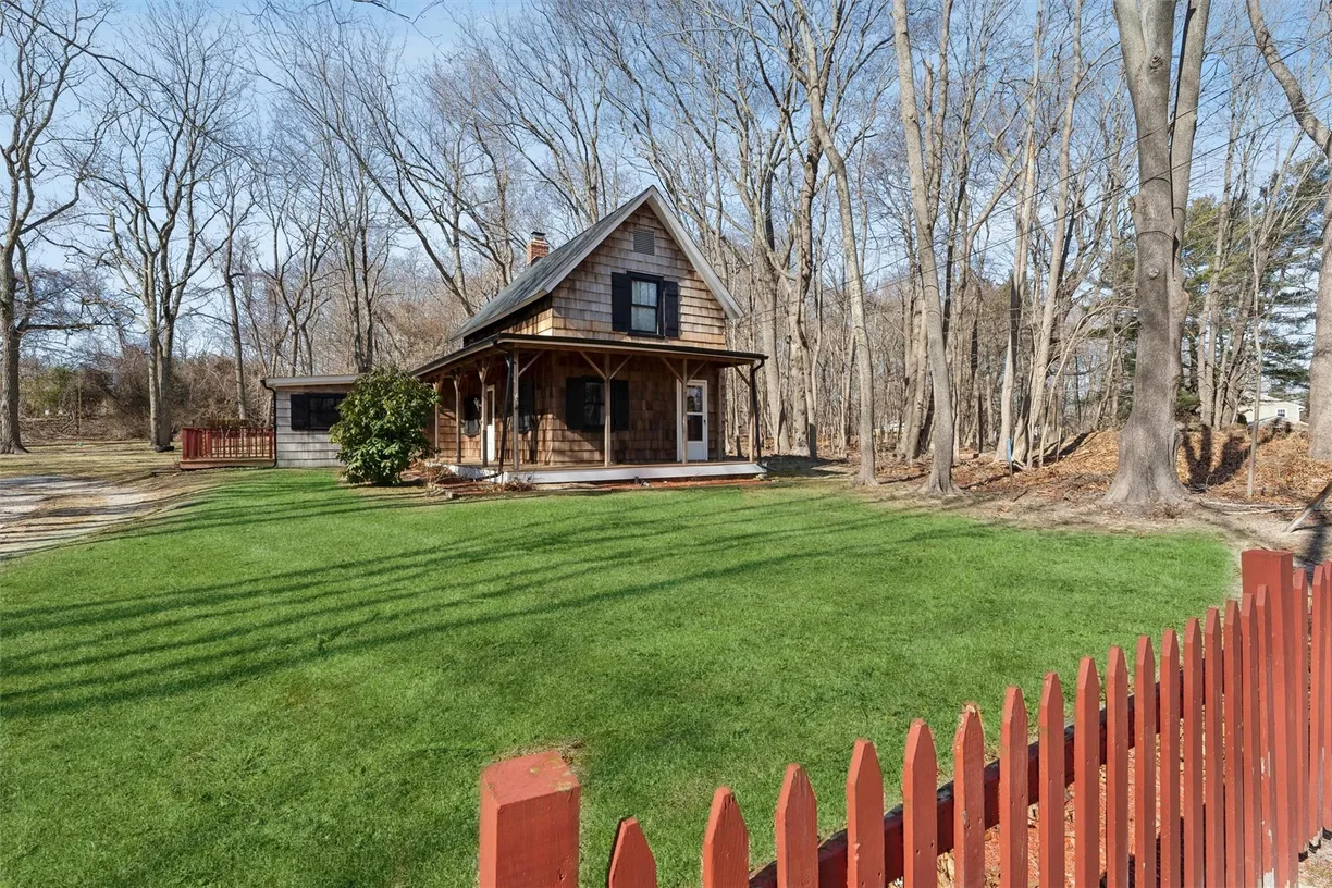 The Hamptons Real Estate | View 20 Hildreth Street | Listing