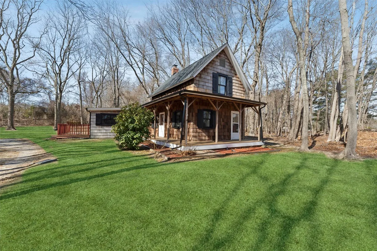 The Hamptons Real Estate | View 20 Hildreth Street | Listing