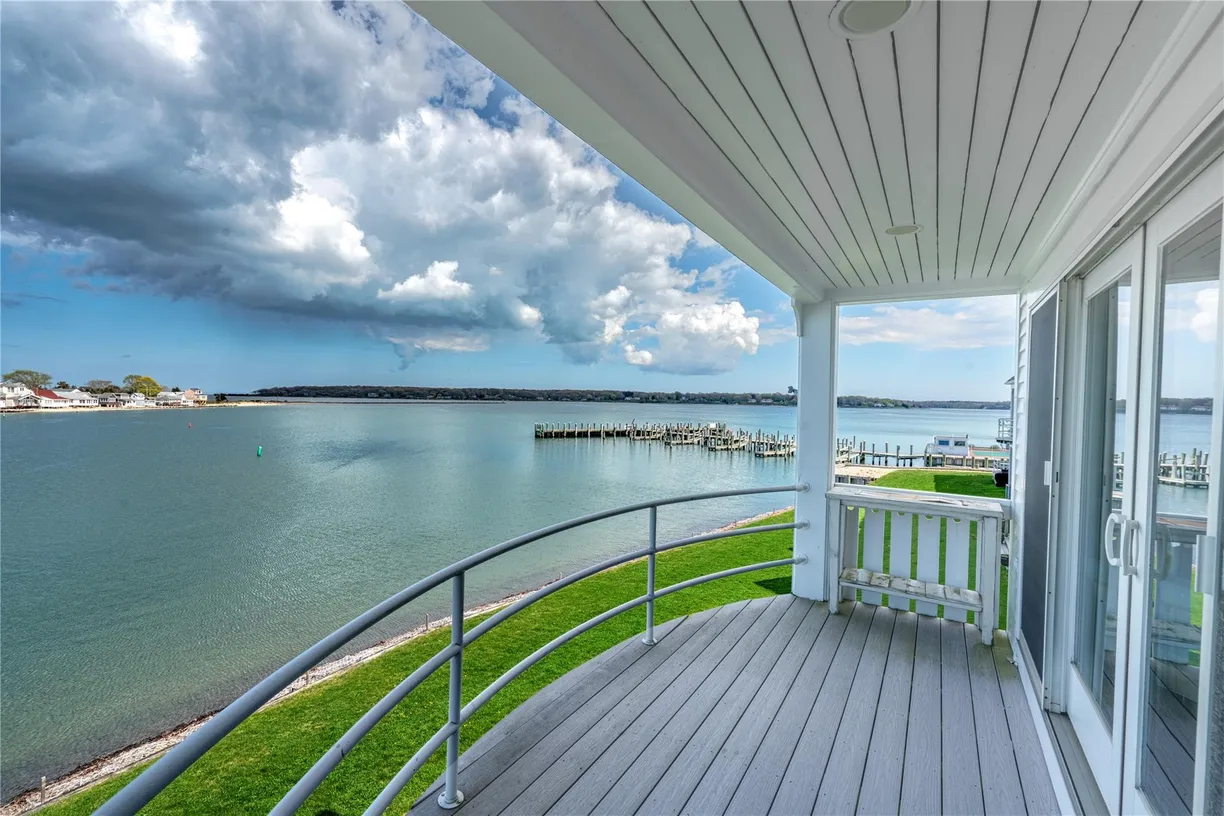 The Hamptons Real Estate | View 36 Stirling, B | 2 Beds, 2 Baths