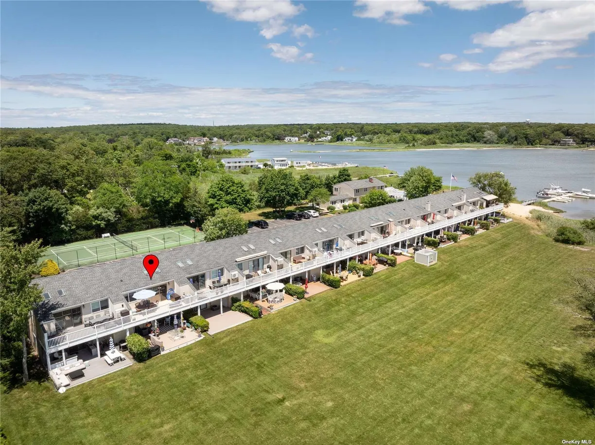 The Hamptons Real Estate | View 61 West Tiana Road, 16 | 2 Beds, 1 Bath