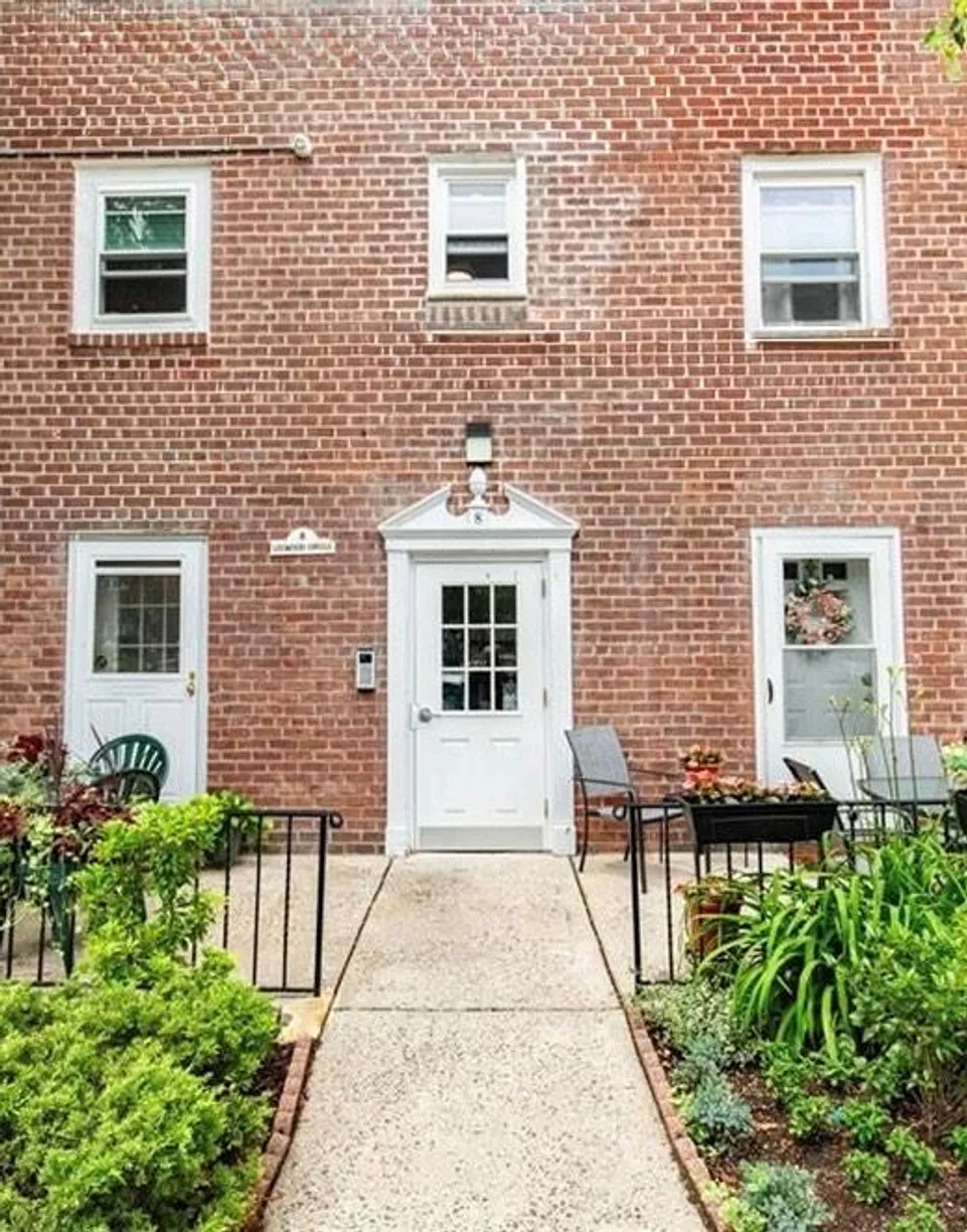 Westchester Real Estate | View 8 Leewood Circle, 2L | 1 Bed, 1 Bath