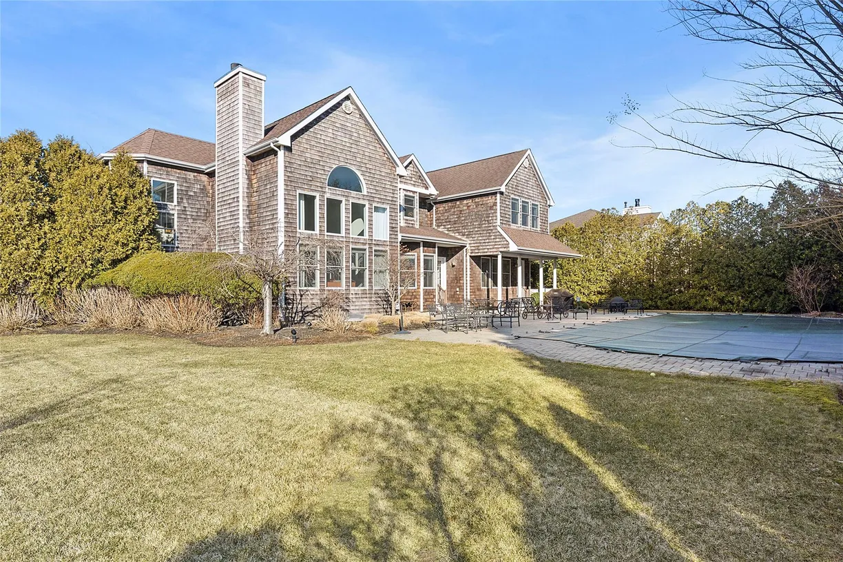 The Hamptons Real Estate | View 1 Seasons Lane | 5 Beds, 5 Baths