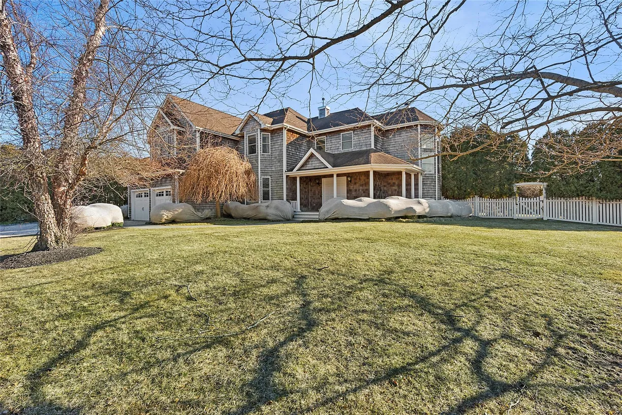 The Hamptons Real Estate | View 1 Seasons Lane | Listing