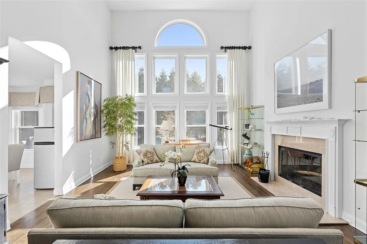 The Hamptons Real Estate | View 1 Seasons Lane | Listing