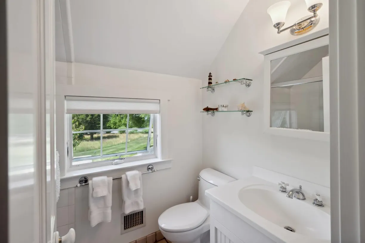 The Hamptons Real Estate | View 43 Greenleaf Lane | 4 Beds, 3 Baths