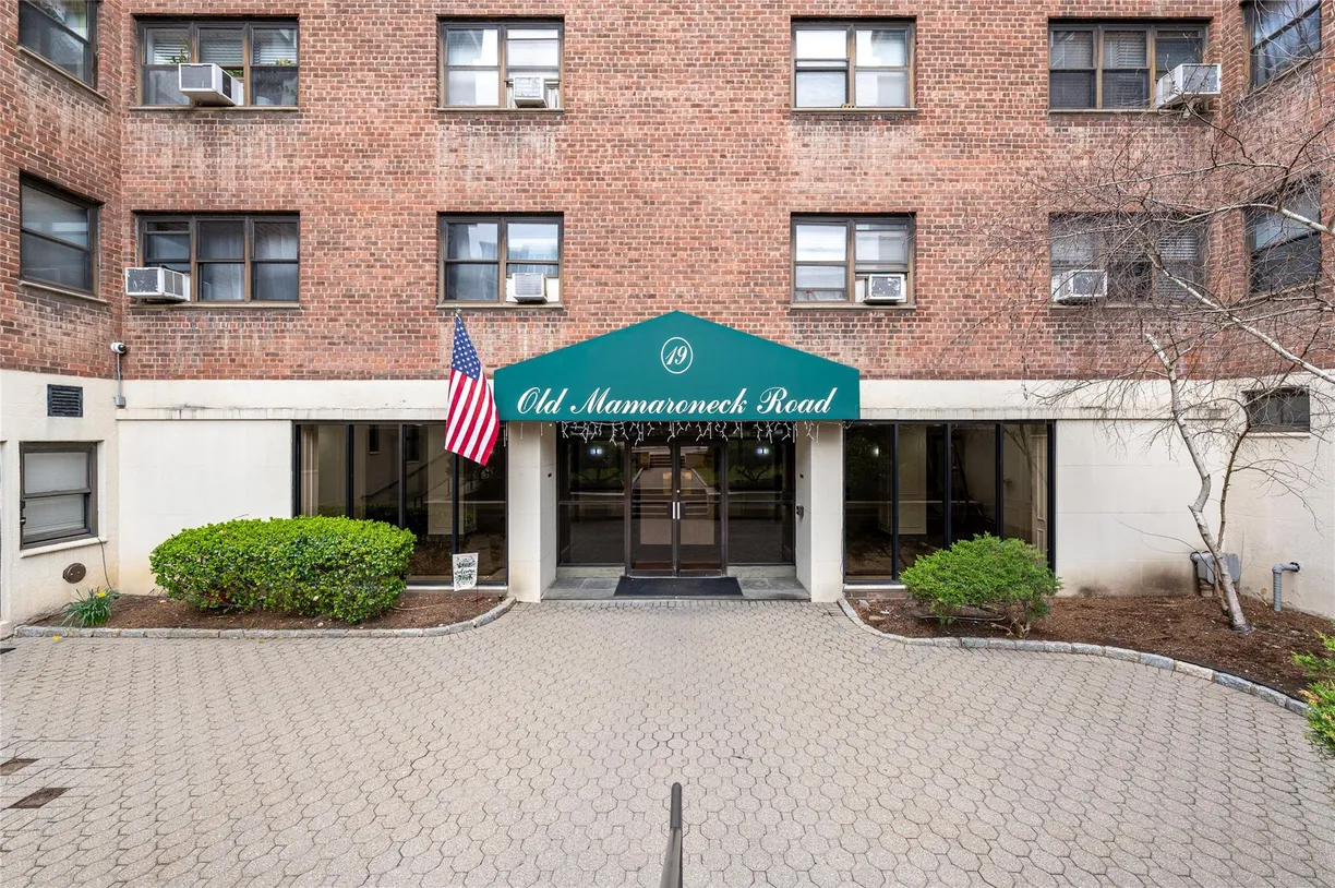 Westchester Real Estate | View 19 Old Mamaroneck Road, 3D | 2 Beds, 2 Baths
