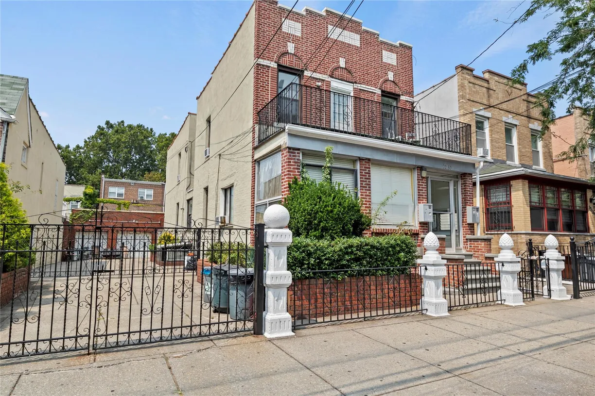 New York City Real Estate | View 32-60 43rd Street, 2R | 1 Bed, 1 Bath