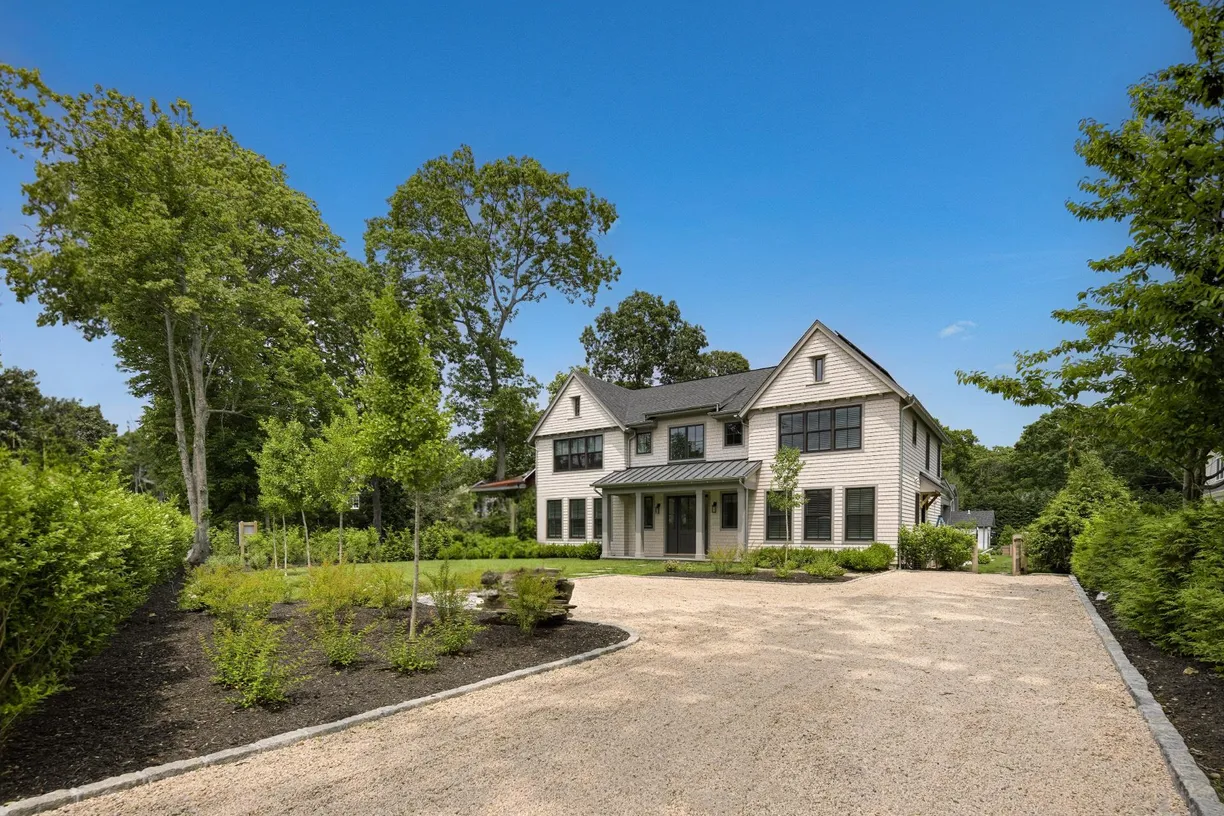 The Hamptons Real Estate | View 18 Bay View N Road | Listing