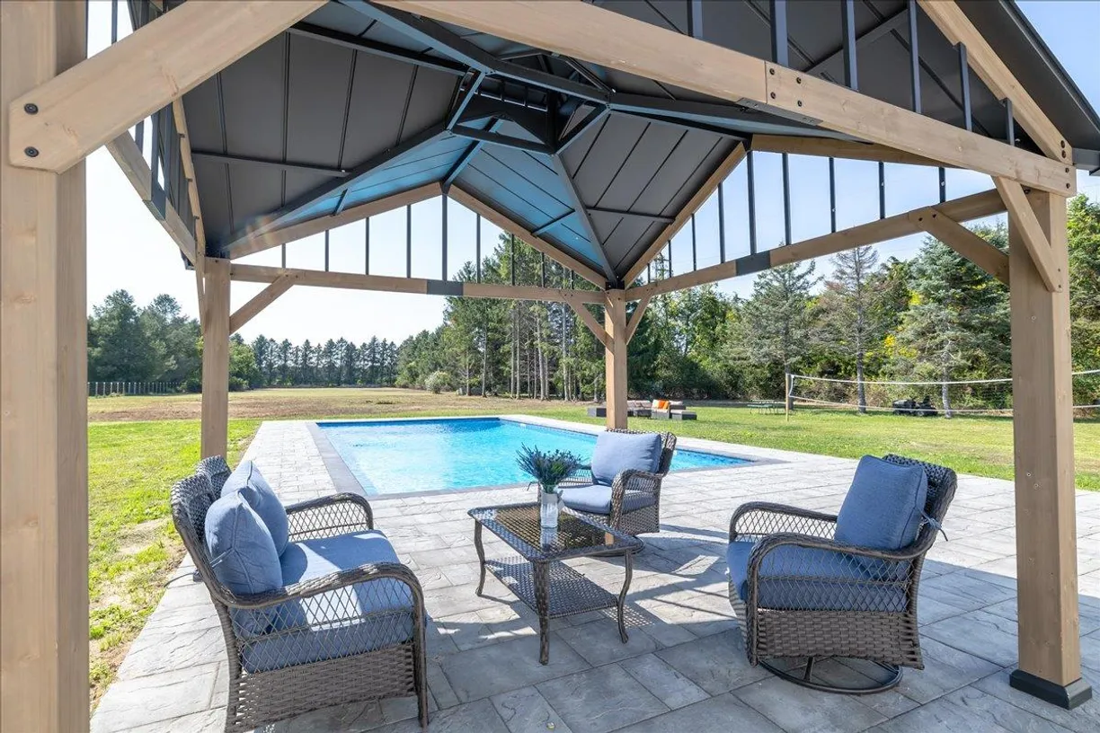 The Hamptons Real Estate | View 3715 Hortons Lane | 4 Beds, 4 Baths