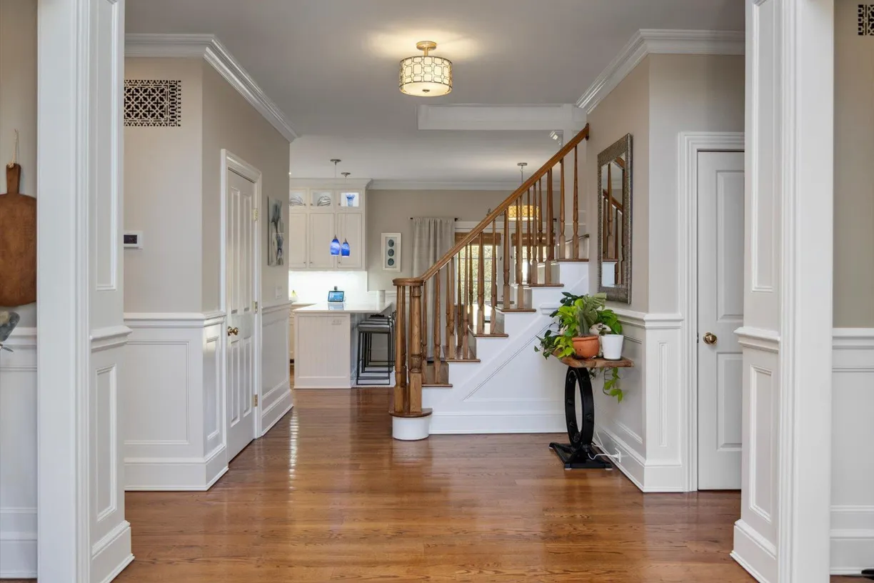 The Hamptons Real Estate | View 8 Cedarfield Lane | Listing