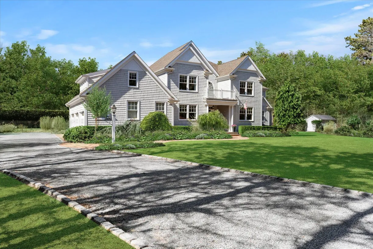 The Hamptons Real Estate | View 8 Cedarfield Lane | Listing