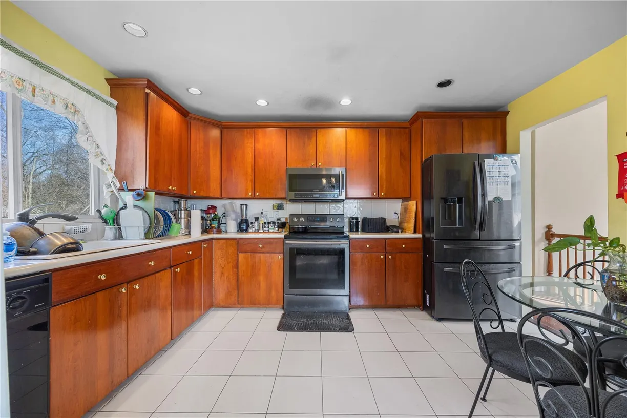 Westchester Real Estate | View 16 Stratford Road | Listing