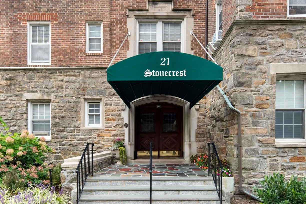 Westchester Real Estate | View 21 N Chatsworth Avenue, 4G | 2 Beds, 1 Bath