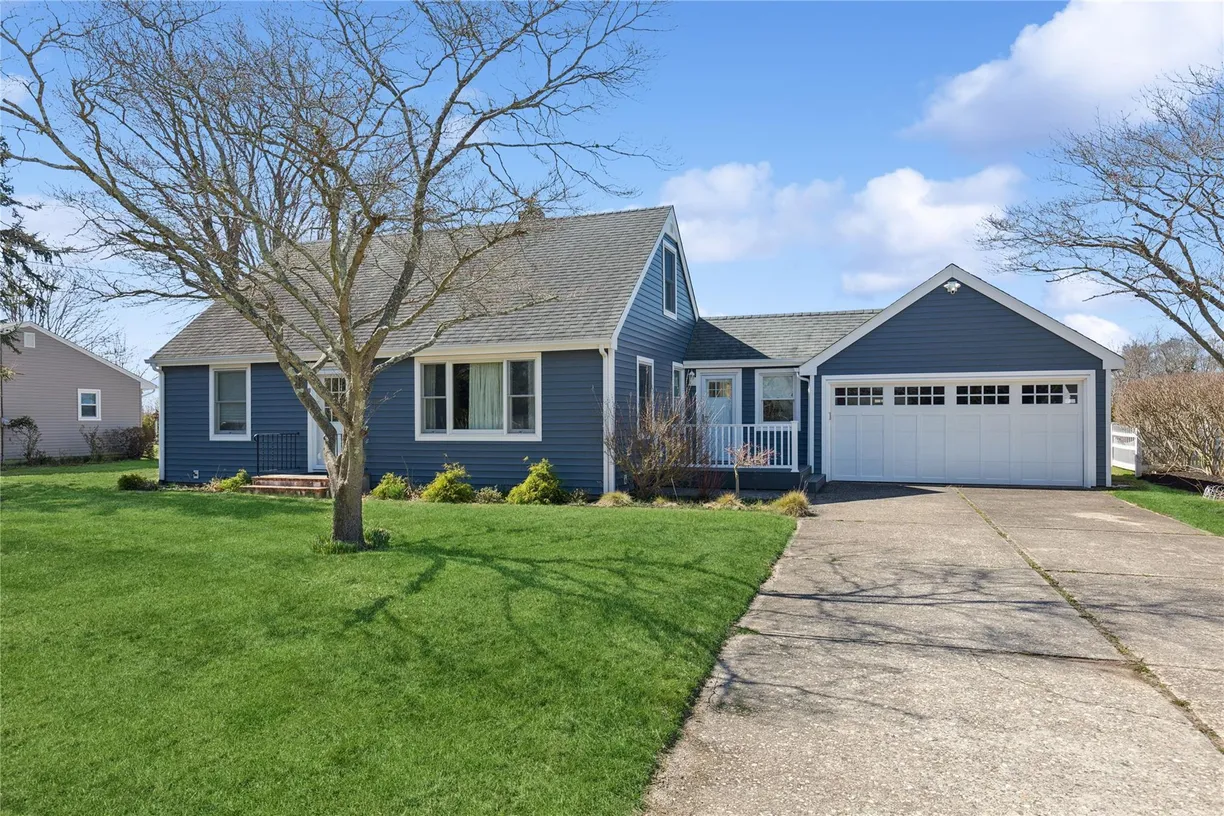 The Hamptons Real Estate | View 1110 Gillette Drive | 4 Beds, 2 Baths