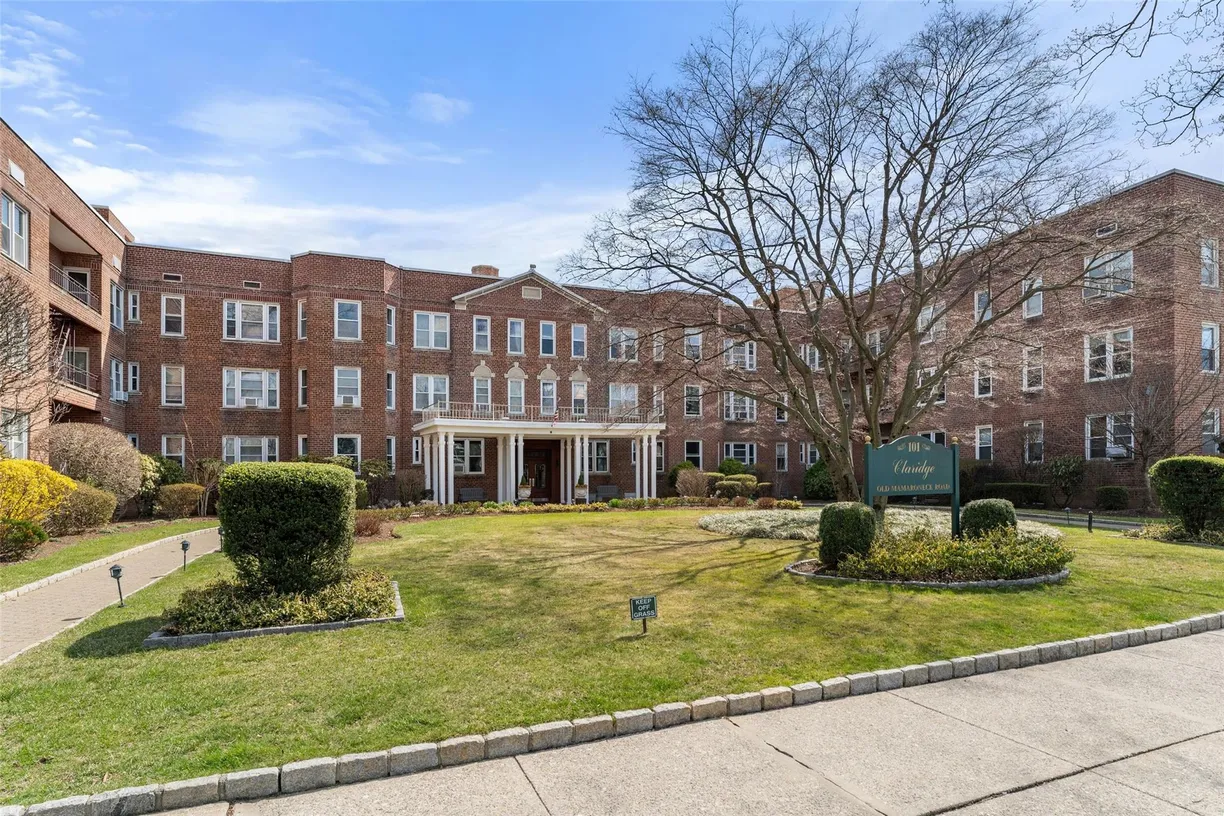 Westchester Real Estate | View 101 Old Mamaroneck Road, 2B7 | 2 Beds, 2 Baths