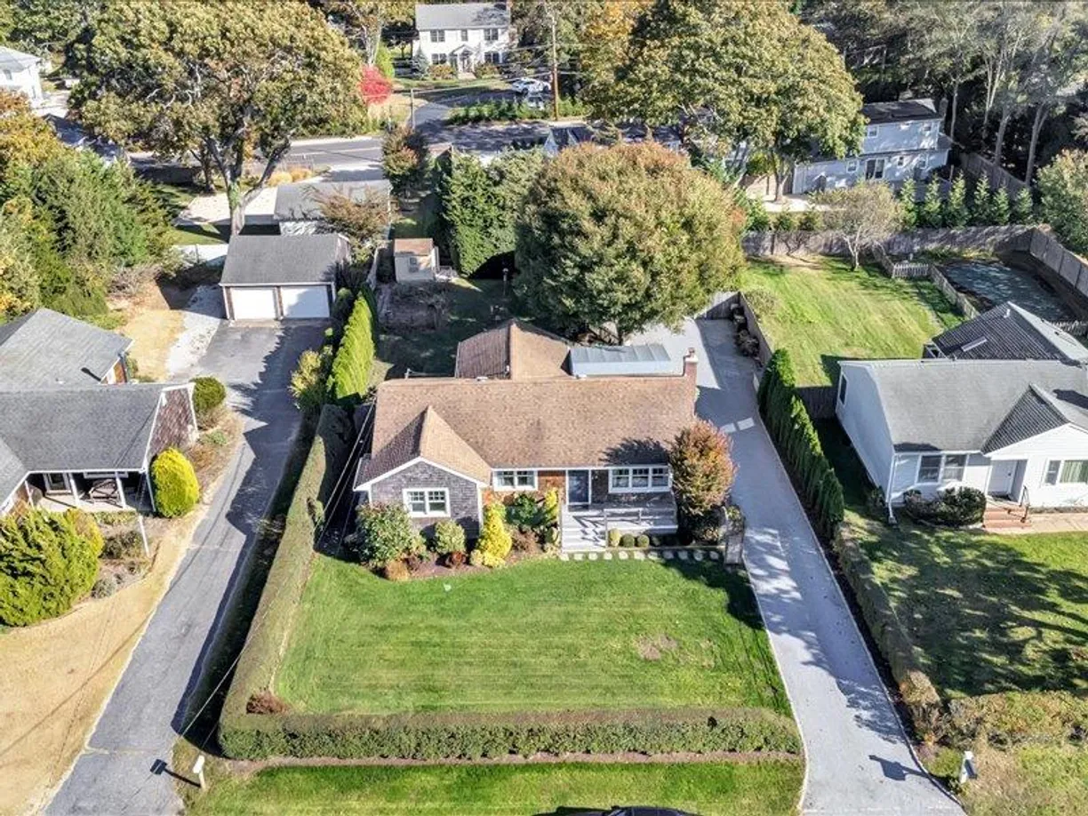 The Hamptons Real Estate | View 14 Maple Street | 3 Beds, 2 Baths