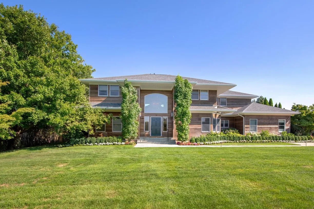 The Hamptons Real Estate | View 70 Winding Way | 9 Beds, 8 Baths