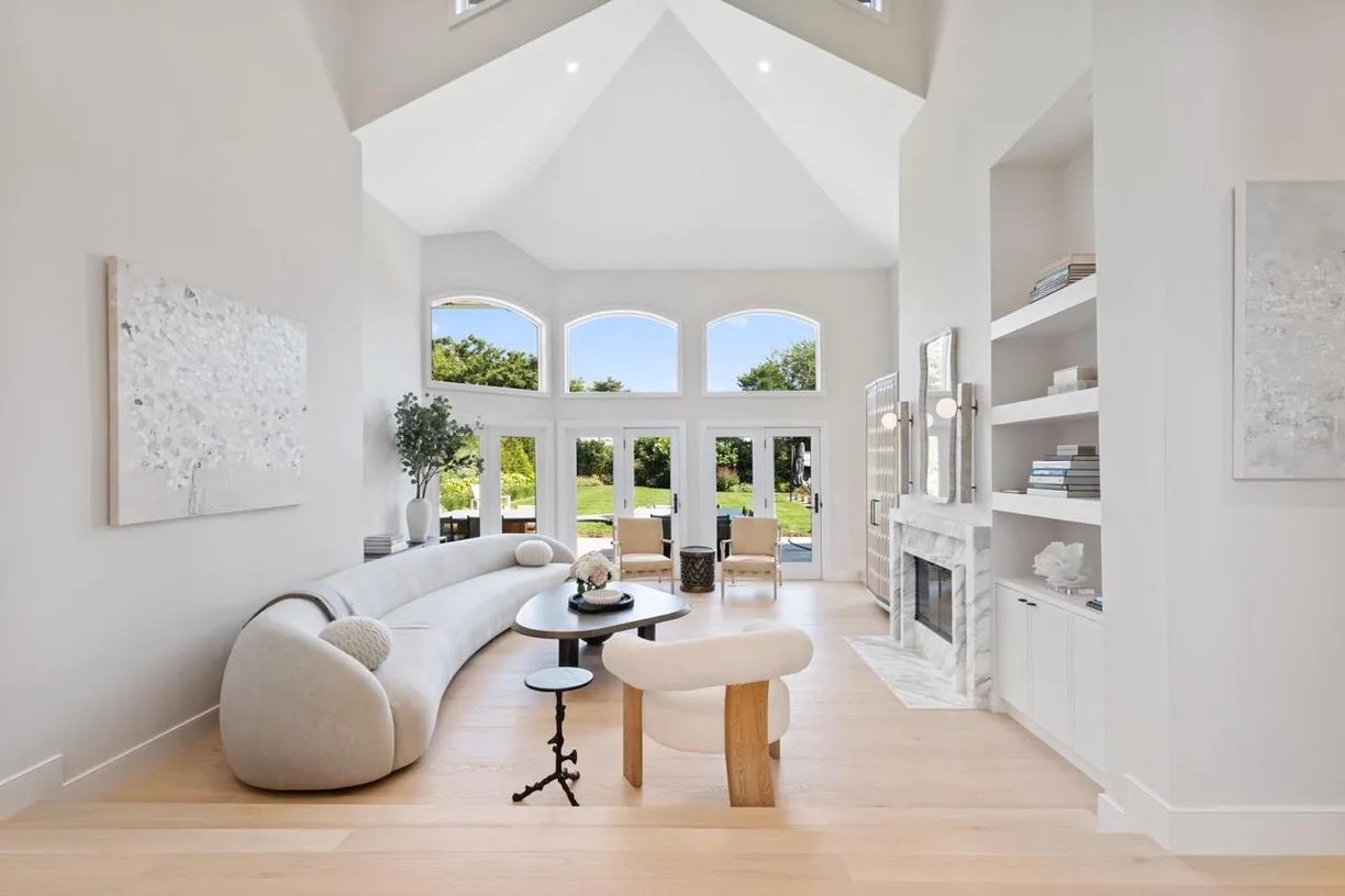 The Hamptons Real Estate | View 70 Winding Way | Listing