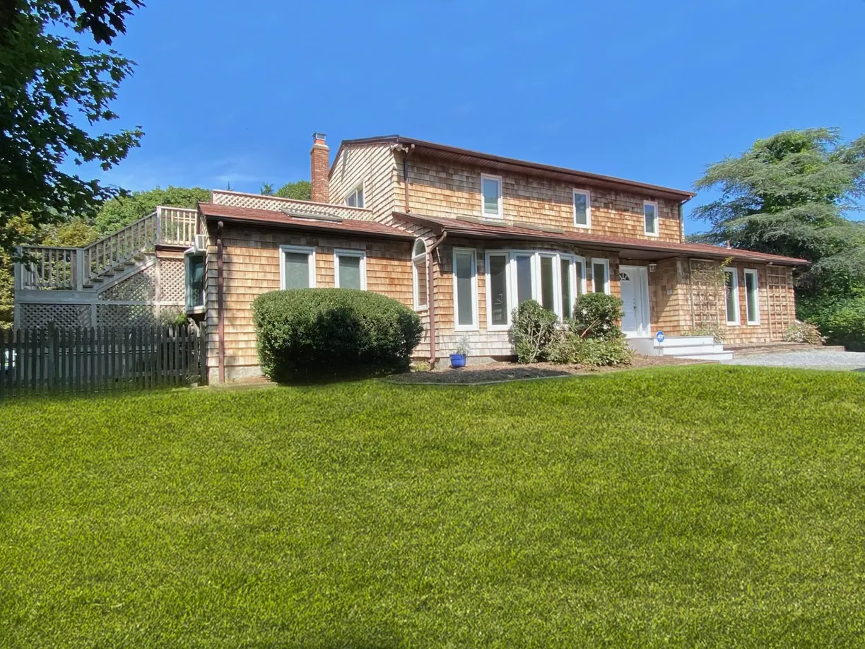 The Hamptons Real Estate | View 13 Buttercup Lane | 3 Beds, 4 Baths