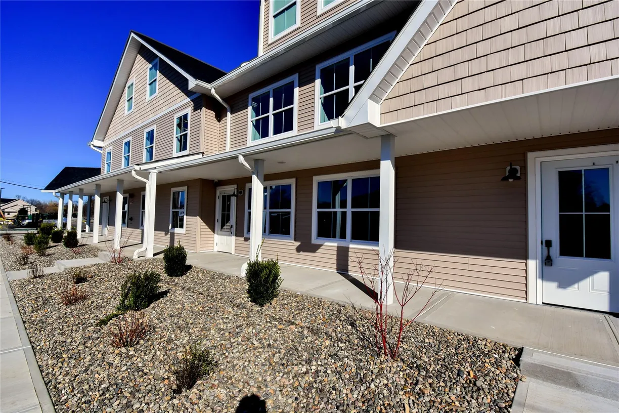 Rockland/Orange/NJ Real Estate | View 13 Park Avenue, 2A | 2 Beds, 2 Baths