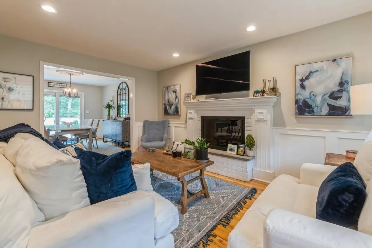 The Hamptons Real Estate | View 1 Re Court | Listing
