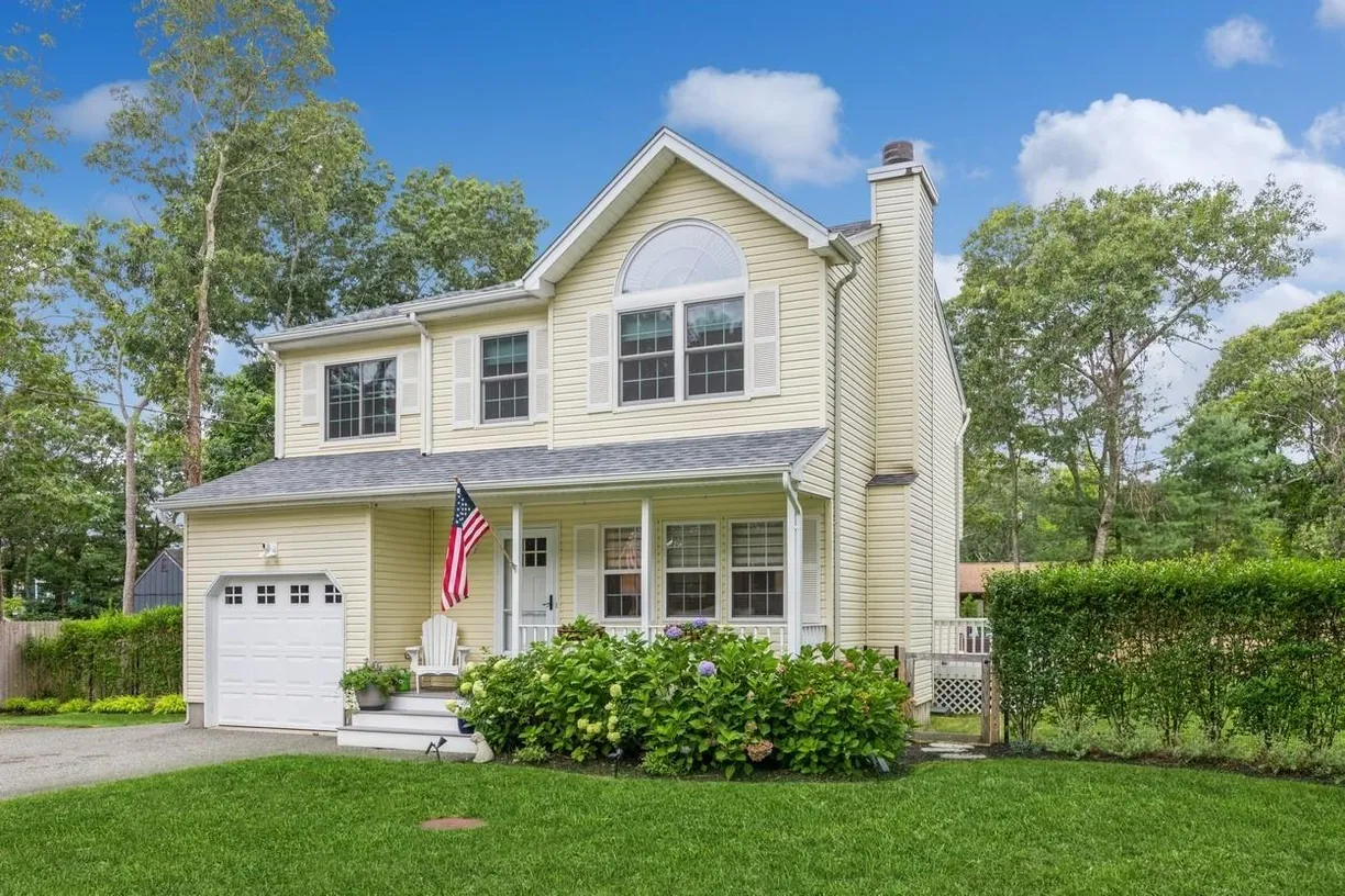 The Hamptons Real Estate | View 1 Re Court | 4 Beds, 2 Baths